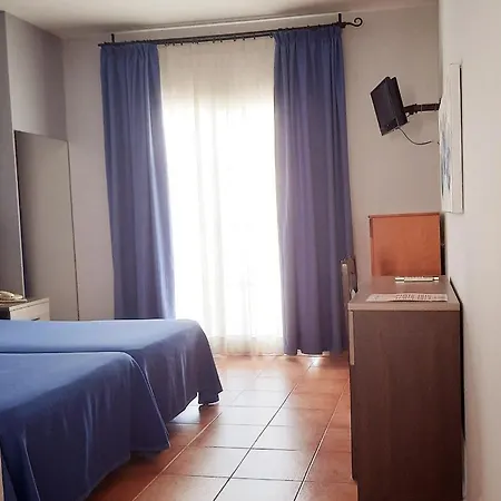 La Colonia Πανσιόν 2*